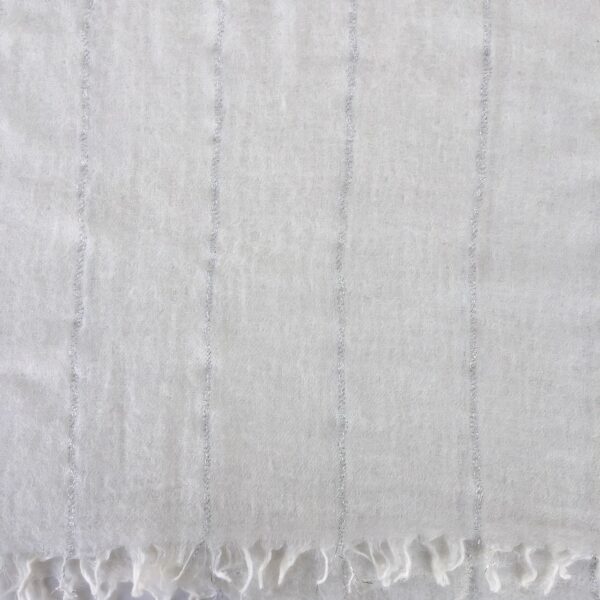 Ecru ruayures lurex detail