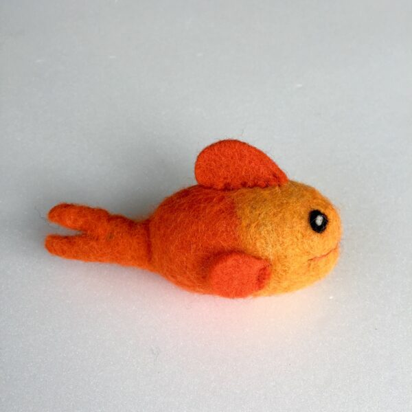 Jouet pour chat poisson orange 1