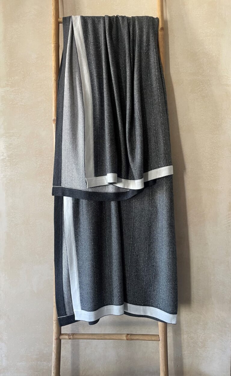 Plaid en cachemire et laine noir et blanc